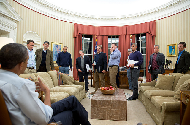 President Obama meets with senior advisors to discuss ongoing fiscal cliff negotiations. (Photo: White House/Pete Souza) 2013_01_8341728444_04d0bd896b_z